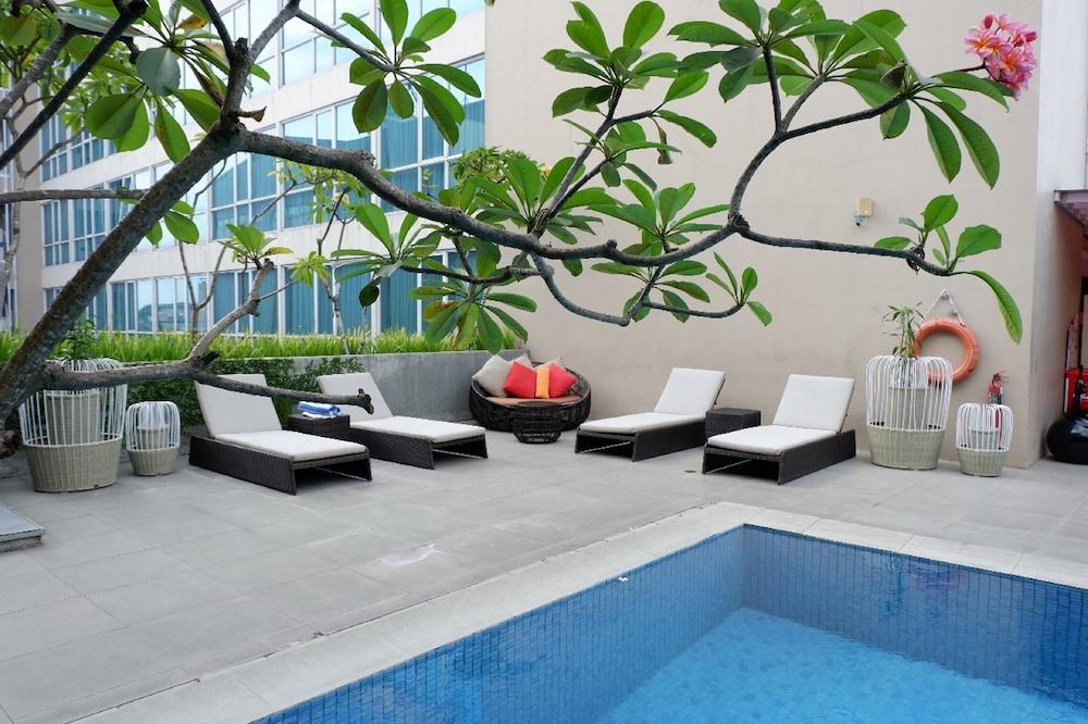 The Premiere Hotel Pekanbaru Exterior photo