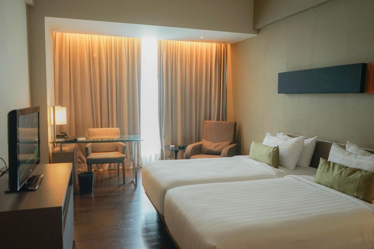 The Premiere Hotel Pekanbaru Exterior photo