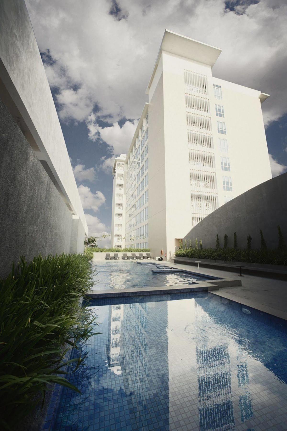 The Premiere Hotel Pekanbaru Exterior photo