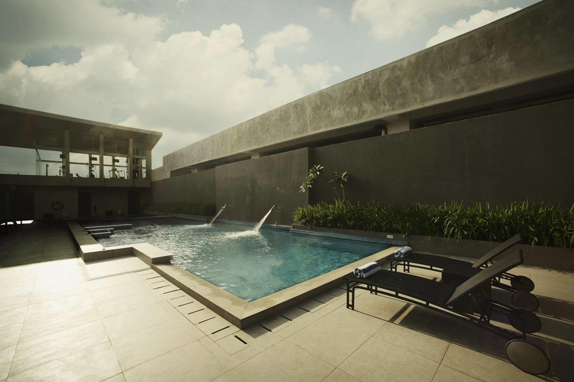 The Premiere Hotel Pekanbaru Exterior photo