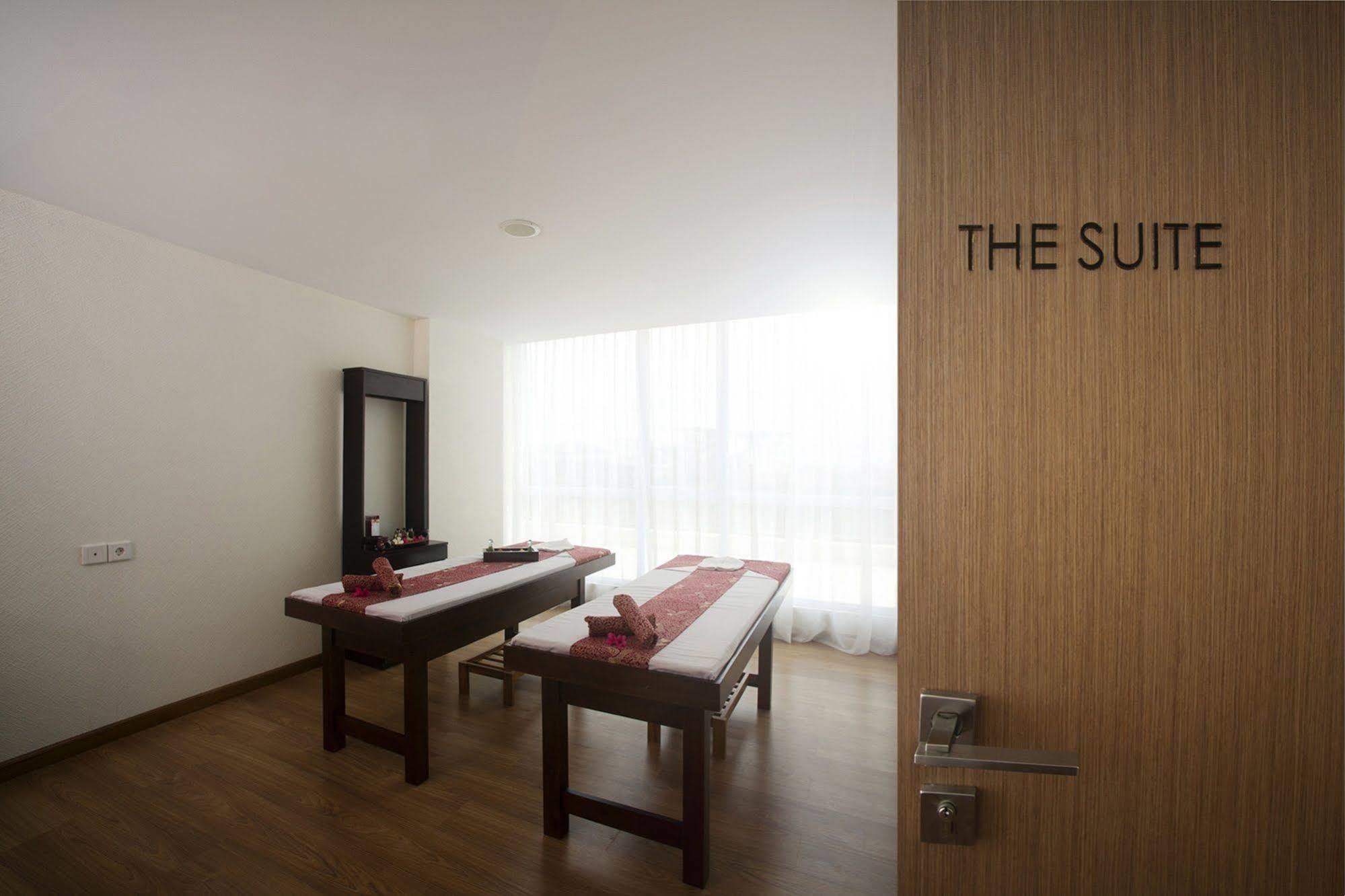 The Premiere Hotel Pekanbaru Exterior photo